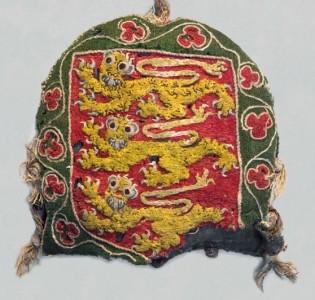 Emboridered bag with lion decoration.